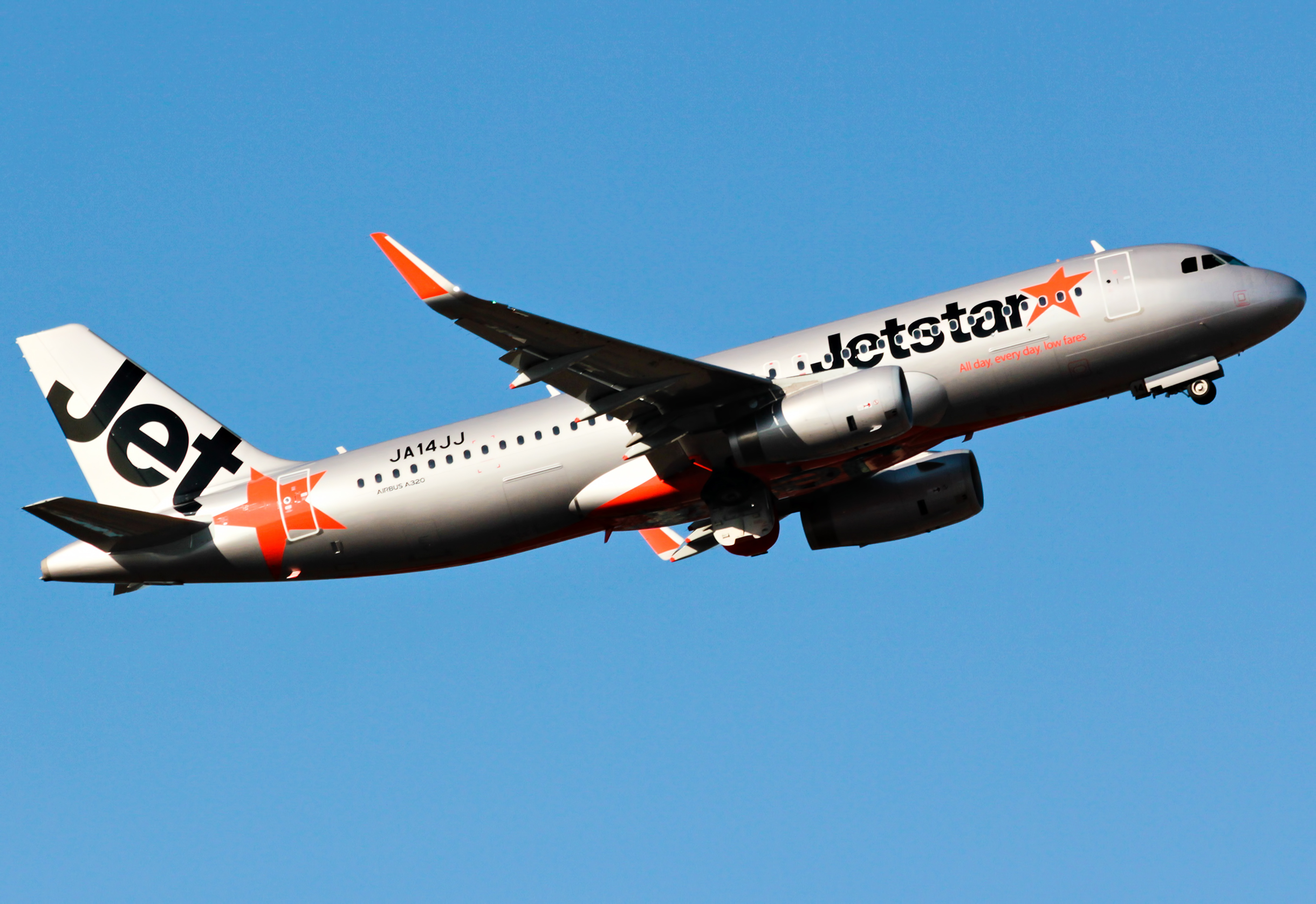 成田空港に駐機するジェットスター・ジャパンのエアバスA320型機
